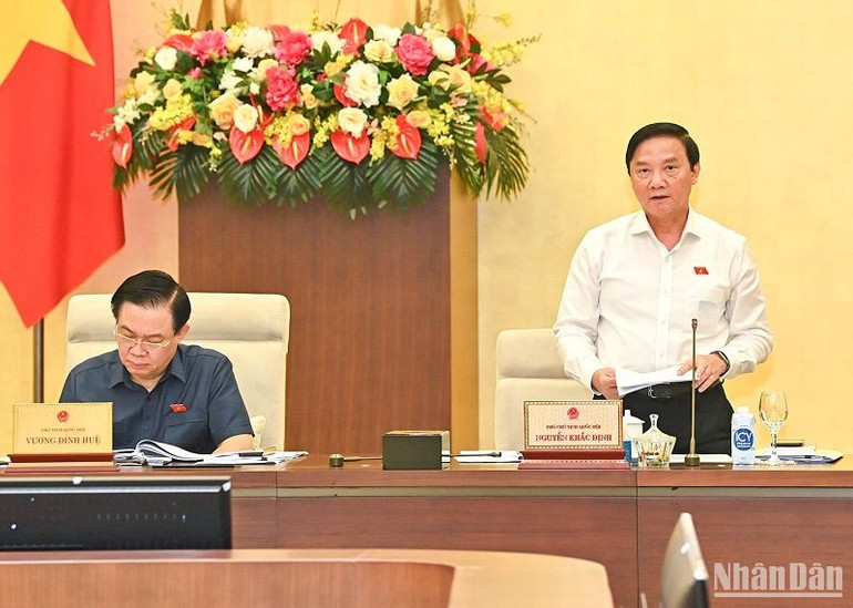 Phó Chủ tịch Quốc hội Nguyễn Khắc Định phát biểu tại phiên họp. (Ảnh: DUY LINH)