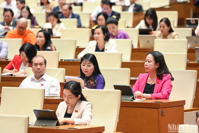 Các đại biểu dự phiên họp. (Ảnh: DUY LINH) Các đại biểu dự phiên họp. (Ảnh: DUY LINH)