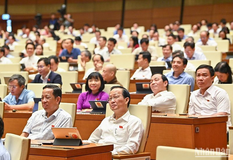 Các đại biểu dự phiên thảo luận ở hội trường, chiều 31/5. (Ảnh: DUY LINH)