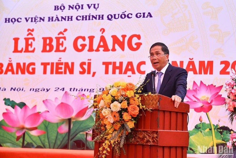 Thứ trưởng Nội vụ Triệu Văn Cường phát biểu ý kiến tại buổi lễ. (Ảnh: NHẬT QUANG)