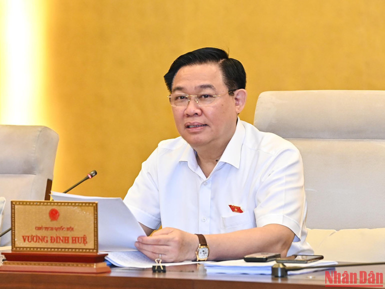 Chủ tịch Quốc hội Vương Đình Huệ phát biểu ý kiến tại phiên họp. (Ảnh: DUY LINH)