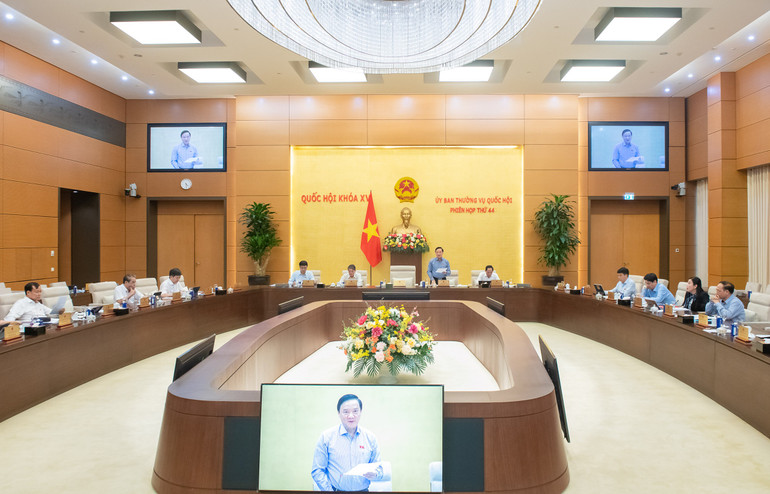 Quang cảnh phiên họp.