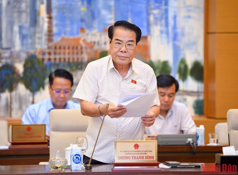 Trưởng Ban Dân nguyện thuộc Ủy ban Thường vụ Quốc hội Dương Thanh Bình trình bày báo cáo công tác dân nguyện của Quốc hội tháng 8/2022. (Ảnh: DUY LINH)