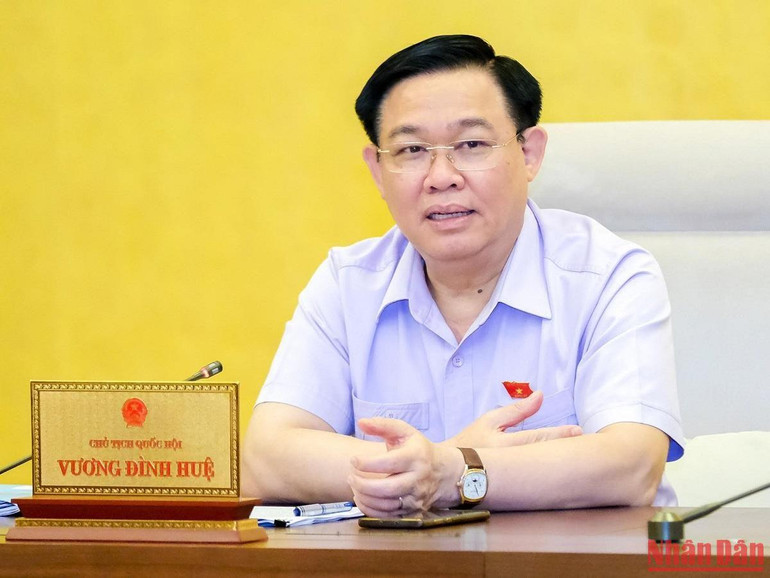 Chủ tịch Quốc hội Vương Đình Huệ phát biểu ý kiến tại phiên họp. (Ảnh: DUY LINH) Chủ tịch Quốc hội Vương Đình Huệ phát biểu ý kiến tại phiên họp. (Ảnh: DUY LINH)