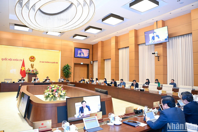 Quang cảnh phiên họp. (Ảnh: DUY LINH)