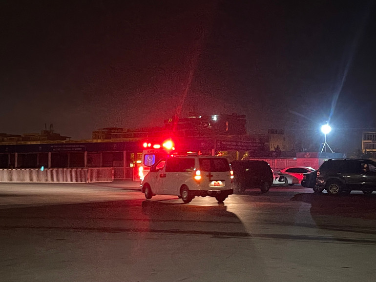 Thi thể nạn nhân được đưa về Nhà tang lễ Bệnh viện Bãi Cháy, Quảng Ninh. (Ảnh: Phạm Công)