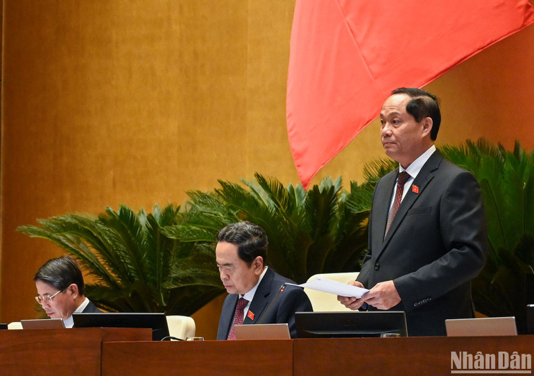 Phó Chủ tịch Quốc hội Trần Quang Phương điều hành nội dung thảo luận. (Ảnh: DUY LINH)