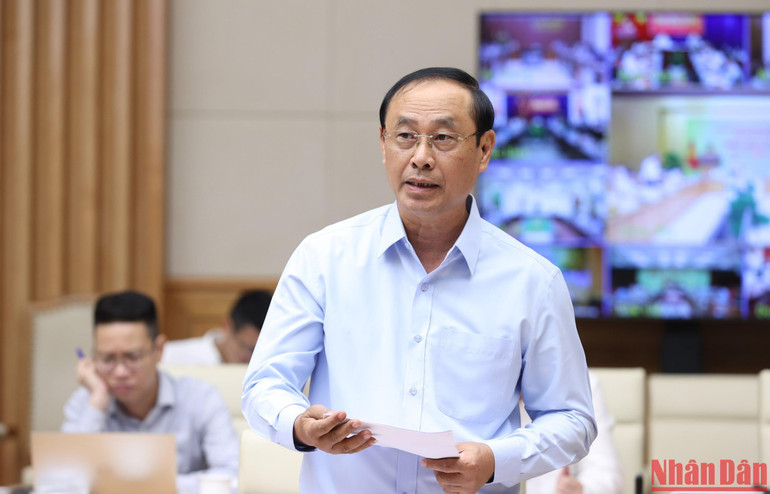 Thứ trưởng Giao thông vận tải Lê Đình Thọ báo cáo tình hình triển khai các dự án trọng điểm.