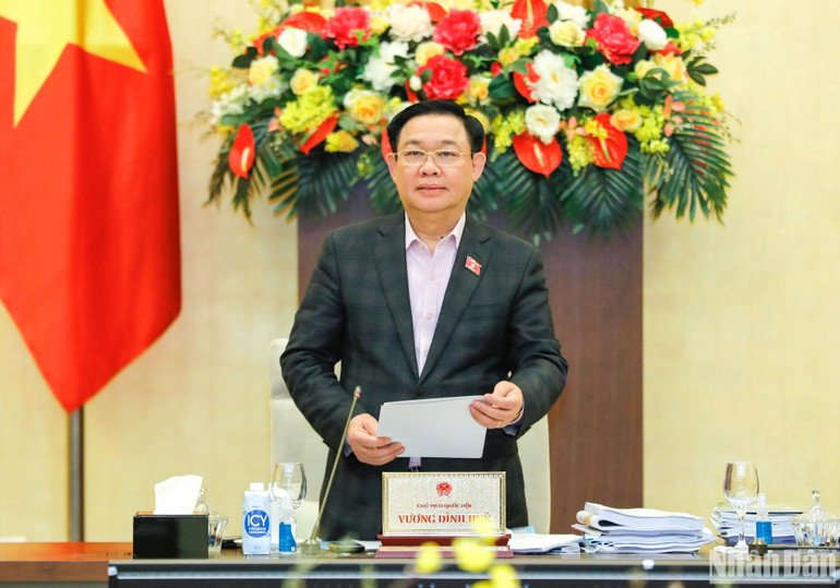 Chủ tịch Quốc hội Vương Đình Huệ phát biểu tại phiên họp. (Ảnh: DUY LINH)