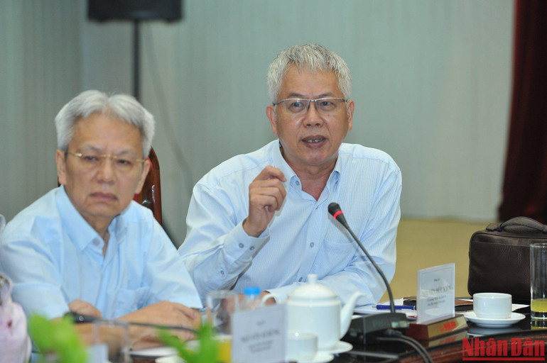Ông Nguyễn Đức Kiên, Tổ trưởng Tổ tư vấn kinh tế của Thủ tướng Chính phủ phát biểu thảo luận tại tọa đàm. (Ảnh: ĐĂNG KHOA)