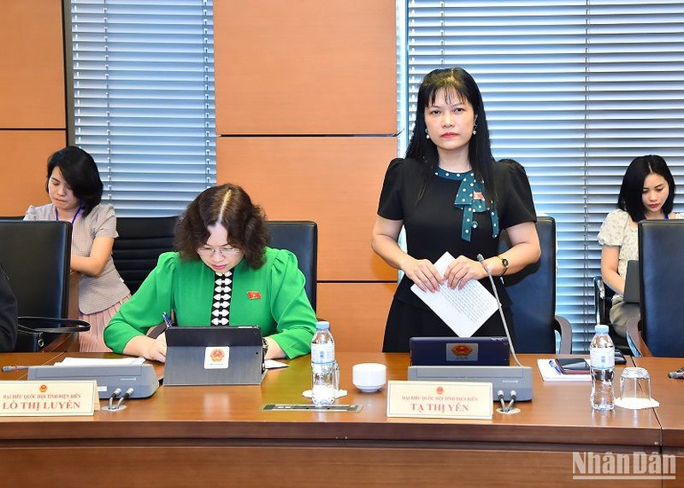 Đại biểu Tạ Thị Yên (đoàn Điện Biên) góp ý kiến vào dự thảo Luật Tài nguyên nước (sửa đổi). (Ảnh: THỦY NGUYÊN)