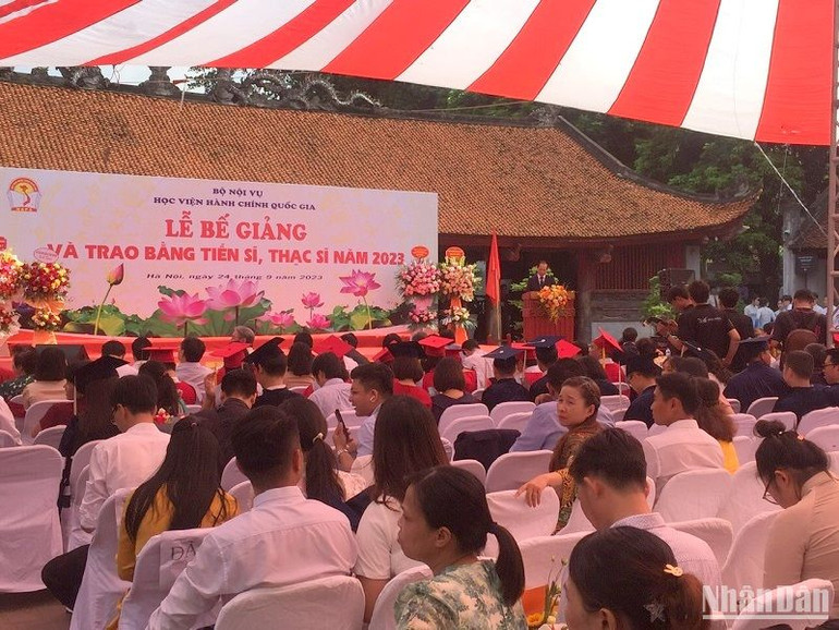 Quang cảnh Lễ bế giảng và trao bằng Tiến sĩ, Thạc sĩ năm 2023 của Học viện Hành chính Quốc gia. (Ảnh: VT)