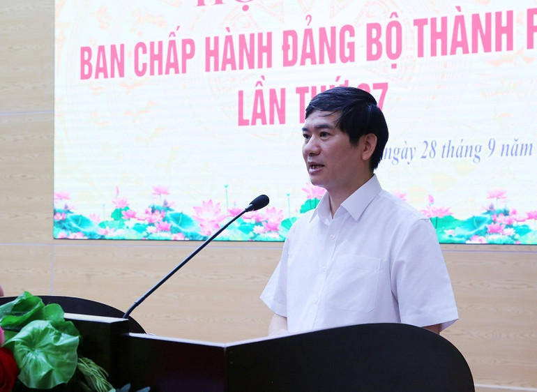 Đồng chí Vũ Quyết Tiến, Ủy viên Ban Thường vụ Tỉnh ủy Quảng Ninh, Bí thư Thành ủy Hạ Long phát biểu kết luận hội nghị.