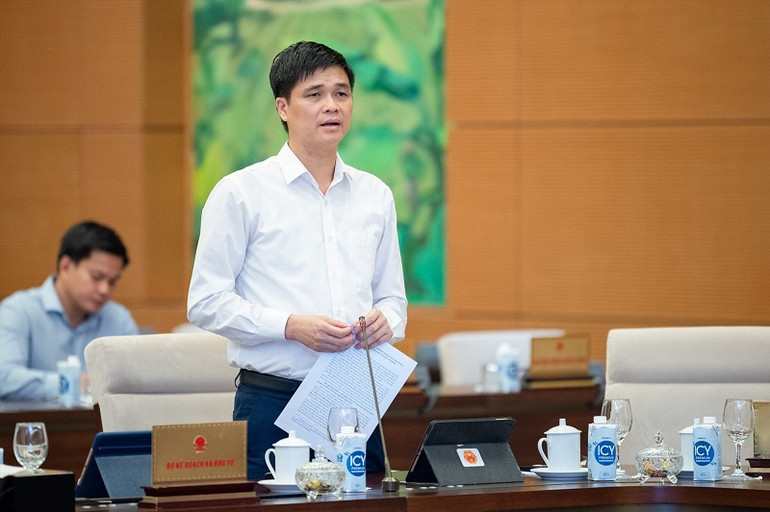 Phó Chủ tịch Tổng Liên đoàn Lao động Việt Nam Ngọ Duy Hiểu phát biểu ý kiến tại Phiên họp thứ 25 của Ủy ban Thường vụ Quốc hội.