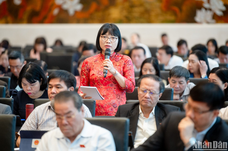 Đại biểu Nguyễn Thị Việt Nga (đoàn Hải Dương) tham gia ý kiến thảo luận. (Ảnh: DUY LINH) Đại biểu Nguyễn Thị Việt Nga (đoàn Hải Dương) tham gia ý kiến thảo luận. (Ảnh: DUY LINH)