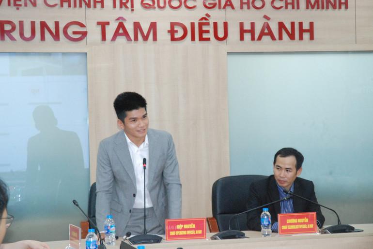 Ông Nguyễn Hoàng Hiệp, Giám đốc Vận hành AI Hay, phát biểu. (Ảnh: VĂN TOẢN)