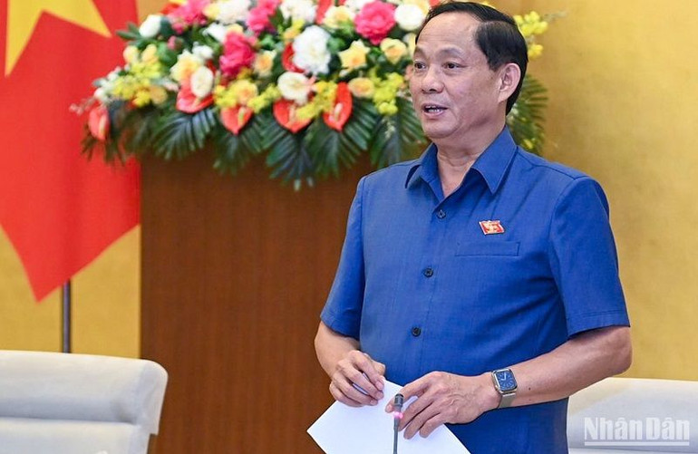 Phó Chủ tịch Quốc hội Trần Quang Phương điều hành phiên họp. (Ảnh: DUY LINH)