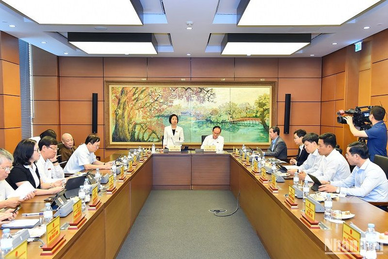 Quang cảnh phiên thảo luận ở Tổ Hà Nội sáng 9/6. (Ảnh: THỦY NGUYÊN) Quang cảnh phiên thảo luận ở Tổ Hà Nội sáng 9/6. (Ảnh: THỦY NGUYÊN)