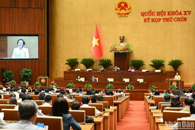 Quang cảnh phiên họp ở hội trường sáng 7/5. (Ảnh: BÙI GIANG)