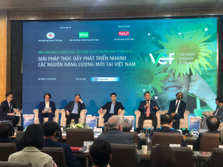 Quang cảnh phiên thảo luận tại Diễn đàn.