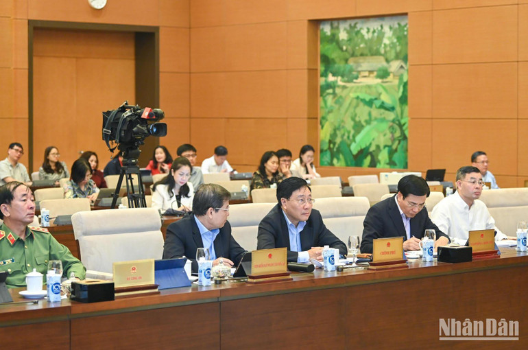 Phó Thủ tướng Thường trực Phạm Bình Minh và các đại biểu dự phiên họp. (Ảnh: DUY LINH)