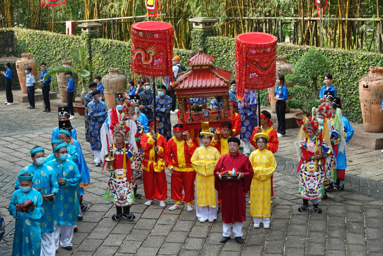 Diễu hành đón rước lễ.