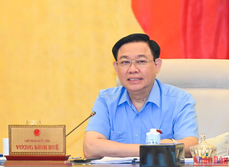 Chủ tịch Quốc hội Vương Đình Huệ phát biểu ý kiến tại phiên họp. (Ảnh: DUY LINH)