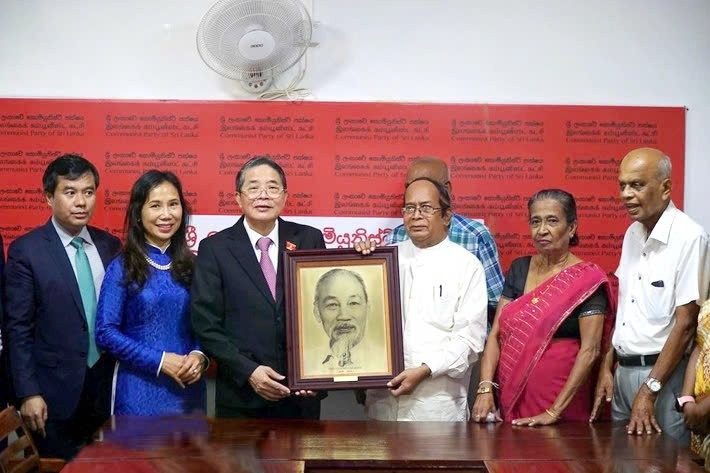 Phó Chủ tịch Quốc hội Nguyễn Đức Hải tiếp Hội Đoàn kết Sri Lanka-Việt Nam. Phó Chủ tịch Quốc hội Nguyễn Đức Hải tiếp Hội Đoàn kết Sri Lanka-Việt Nam.