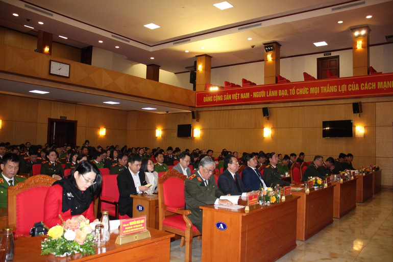 Các đại biểu dự Lễ giới thiệu cuốn sách.