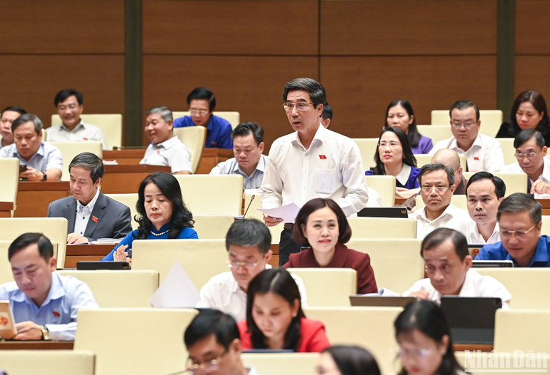 Đại biểu Trần Chí Cường (đoàn Đà Nẵng) phát biểu ý kiến. (Ảnh: DUY LINH)