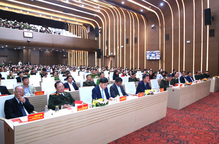 Các đại biểu dự Lễ giới thiệu cuốn sách.