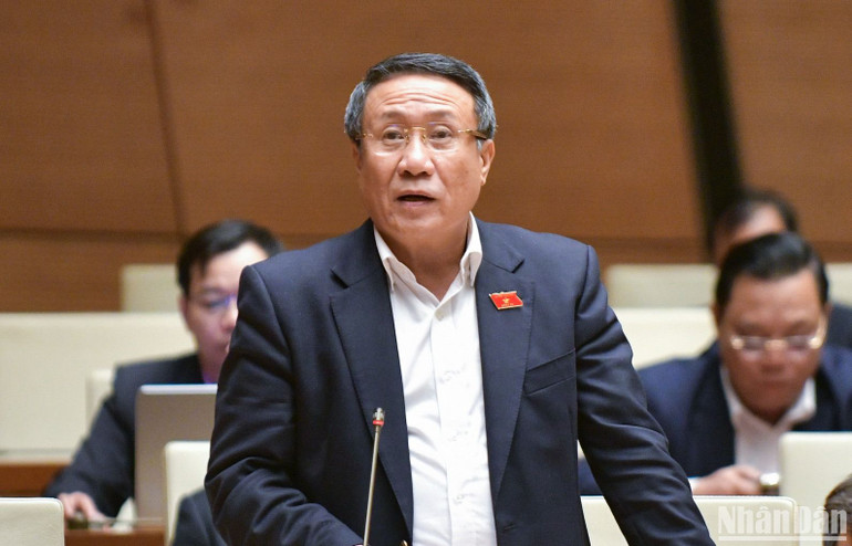 Đại biểu Hà Sỹ Đồng (đoàn Quảng Trị) phát biểu ý kiến thảo luận. (Ảnh: DUY LINH)