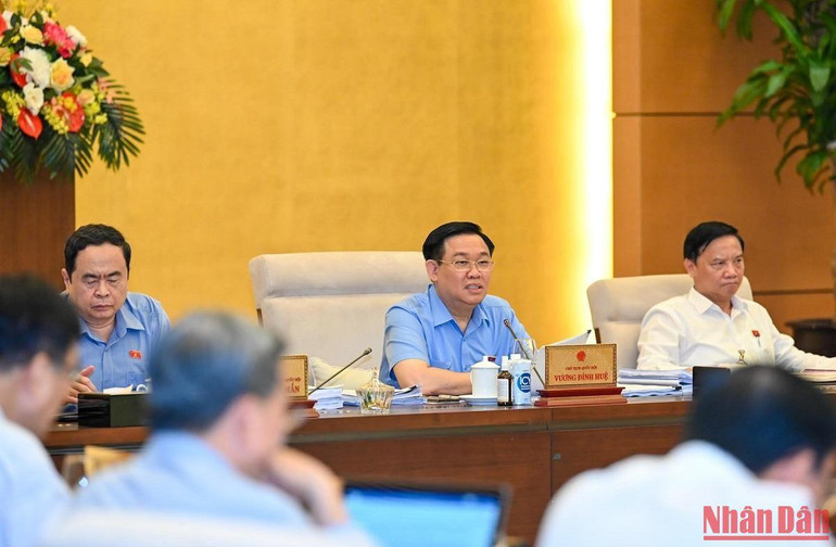 Chủ tịch Quốc hội Vương Đình Huệ phát biểu ý kiến tại phiên họp. (Ảnh: DUY LINH)