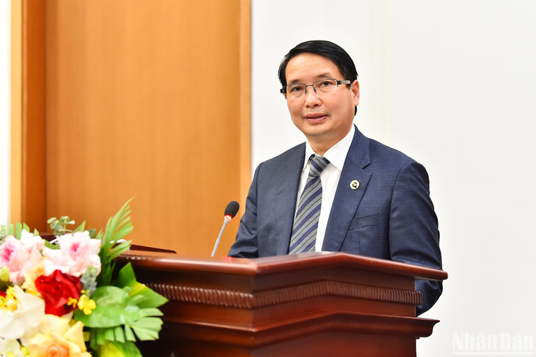 Phó Chủ nhiệm Văn phòng Quốc hội Phạm Thái Hà thông tin về kết quả của Kỳ họp. (Ảnh: THỦY NGUYÊN)