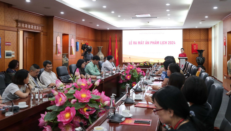 Quang cảnh Lễ ra mắt ấn phẩm lịch 2024 của Nhà xuất bản Chính trị quốc gia Sự thật.