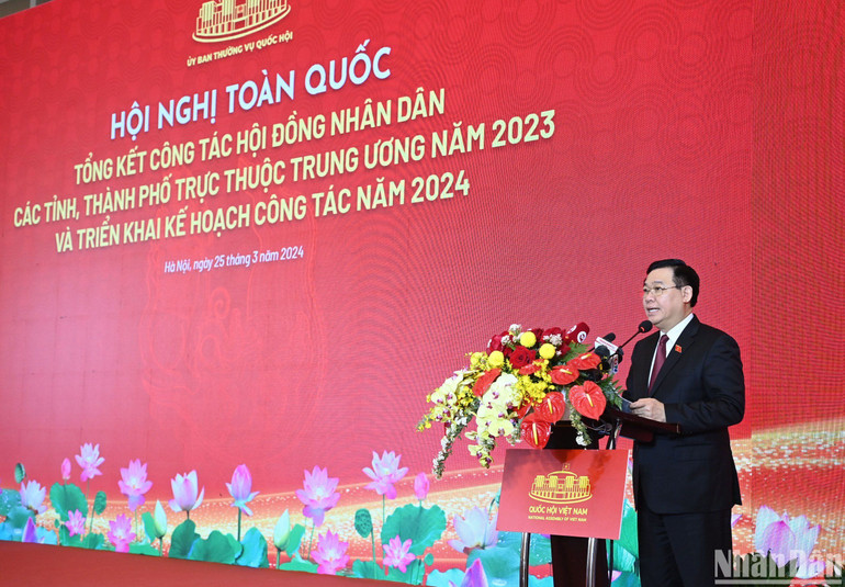 Chủ tịch Quốc hội đánh giá, hoạt động của Hội đồng nhân dân ngày càng hiệu quả, sát thực, góp phần quan trọng thực hiện nhiệm vụ phát triển kinh tế-xã hội, nhiệm vụ chung của địa phương. (Ảnh: DUY LINH) Chủ tịch Quốc hội đánh giá, hoạt động của Hội đồng nhân dân ngày càng hiệu quả, sát thực, góp phần quan trọng thực hiện nhiệm vụ phát triển kinh tế-xã hội, nhiệm vụ chung của địa phương. (Ảnh: DUY LINH)