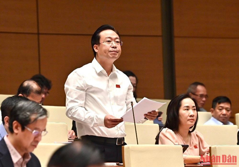 Đại biểu Nguyễn Đại Thắng (đoàn Hưng Yên) góp ý kiến vào dự thảo Luật. (Ảnh: ĐĂNG KHOA)