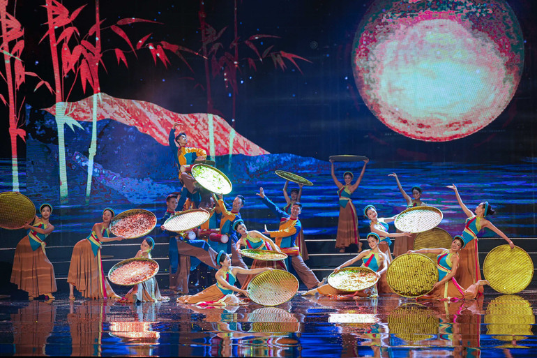 Tiết mục múa &quot;Trống cơm&quot; đến từ vũ đoàn PL dưới sự dàn dựng của biên đạo - NSƯT Phan Lương.