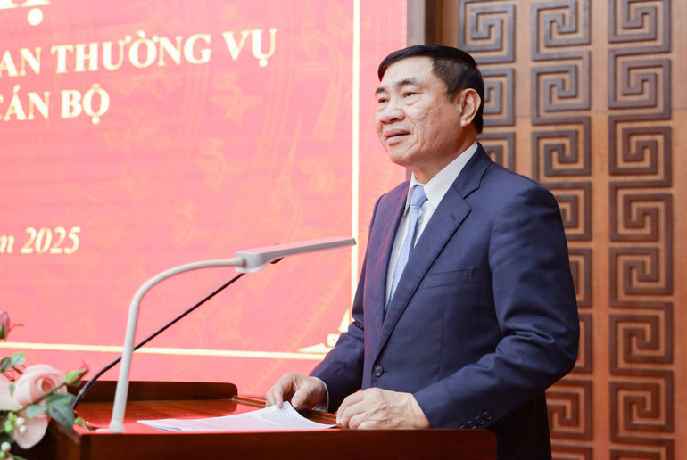 Đồng chí Trần Quốc Cường, Ủy viên Trung ương Đảng, Bí thư Tỉnh ủy Điện Biên phát biểu tại hội nghị.