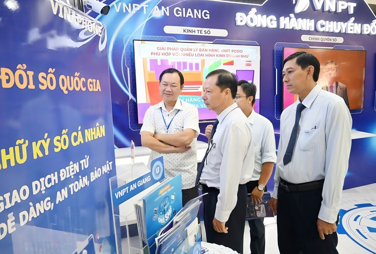 Chính quyền số giúp nền hành chính tỉnh An Giang hoạt động hiệu quả. Chính quyền số giúp nền hành chính tỉnh An Giang hoạt động hiệu quả.