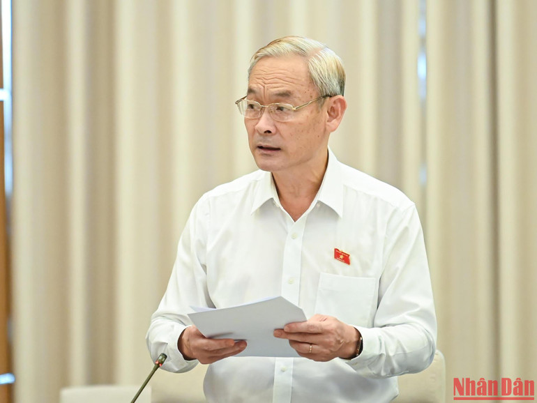 Chủ nhiệm Ủy ban Tài chính, Ngân sách của Quốc hội Nguyễn Phú Cường trình bày báo cáo về dự thảo Kế hoạch giám sát chi tiết.