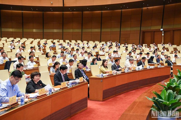 Các đồng chí lãnh đạo Đảng, Nhà nước và các đại biểu tham dự hội nghị tại hội trường Diên Hồng, Nhà Quốc hội. (Ảnh: DUY LINH) Các đồng chí lãnh đạo Đảng, Nhà nước và các đại biểu tham dự hội nghị tại hội trường Diên Hồng, Nhà Quốc hội. (Ảnh: DUY LINH)