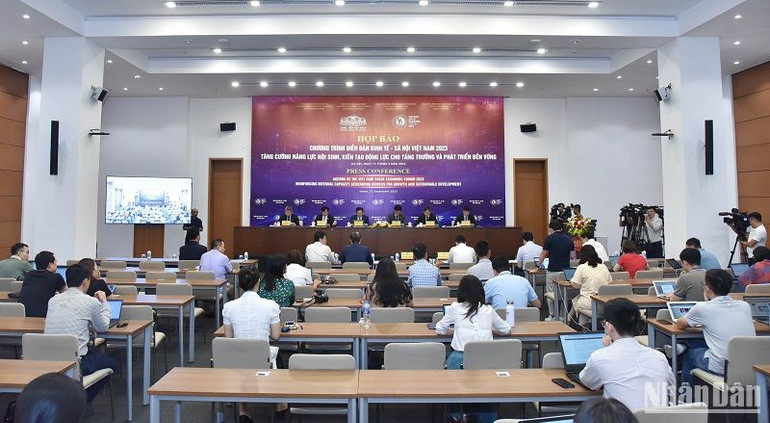 Quang cảnh họp báo. (Ảnh: DUY LINH)