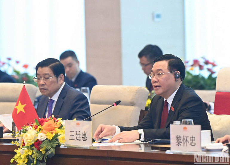 Chủ tịch Quốc hội Vương Đình Huệ phát biểu tại buổi hội kiến. (Ảnh: DUY LINH)