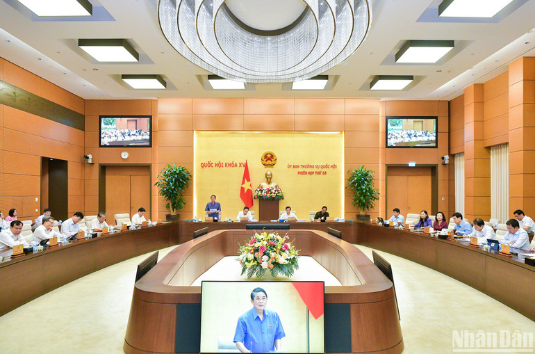 Quang cảnh phiên họp. (Ảnh: DUY LINH)