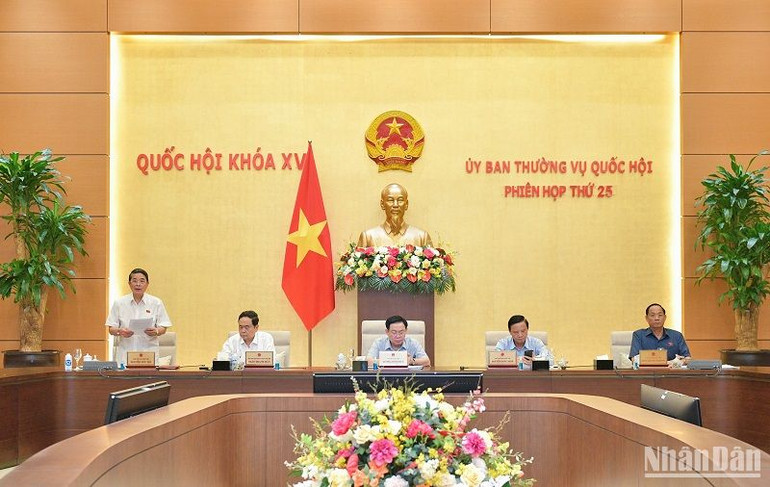 Phó Chủ tịch Quốc hội Nguyễn Đức Hải điều hành phiên họp. (Ảnh: DUY LINH)