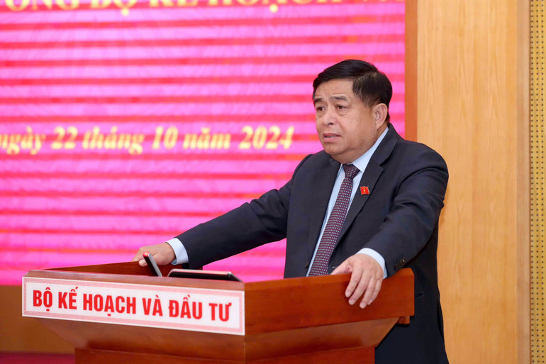 Bộ trưởng Kế hoạch và Đầu tư Nguyễn Chí Dũng phát biểu ý kiến. Bộ trưởng Kế hoạch và Đầu tư Nguyễn Chí Dũng phát biểu ý kiến.