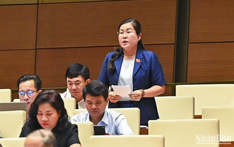 Đại biểu Nguyễn Thị Minh Trang nhấn mạnh cần đơn giản hóa thủ tục hành chính, tạo môi trường kinh doanh thông thoáng, thuận lợi cho doanh nghiệp. (Ảnh: DUY LINH)