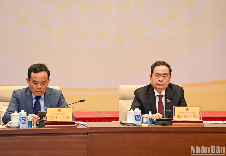 Phó Chủ tịch Thường trực Quốc hội Trần Thanh Mẫn và Phó Thủ tướng Chính phủ Trần Lưu Quang tại Hội nghị. (Ảnh: DUY LINH)