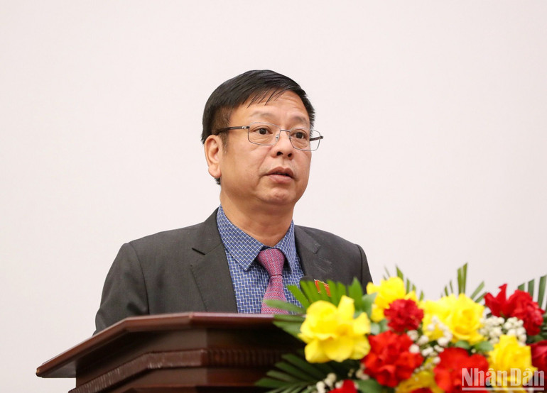 Phó Chủ nhiệm Ủy ban Pháp luật của Quốc hội Nguyễn Trường Giang thông tin tóm tắt về dự kiến chương trình Kỳ họp bất thường lần thứ 2, Quốc hội khóa XV. (Ảnh: DUY LINH)